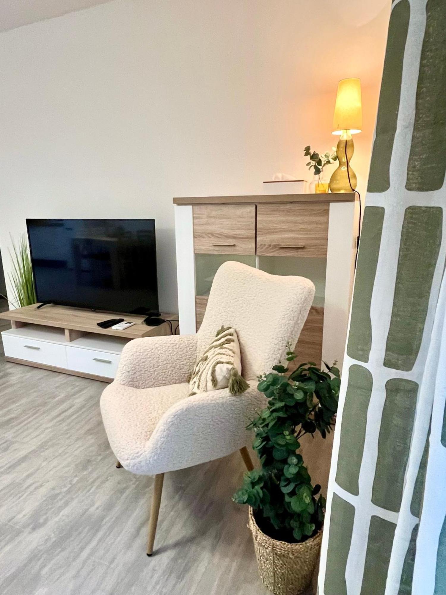 The Elite Suite Downtown 2- Bedroom Apt Ac & Garage Parking Μπρατισλάβα Εξωτερικό φωτογραφία