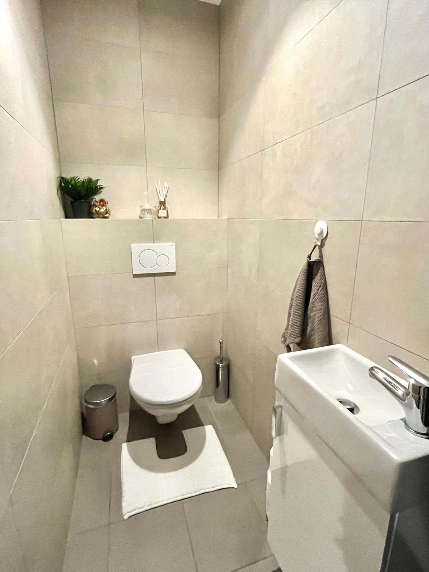 The Elite Suite Downtown 2- Bedroom Apt Ac & Garage Parking Μπρατισλάβα Εξωτερικό φωτογραφία