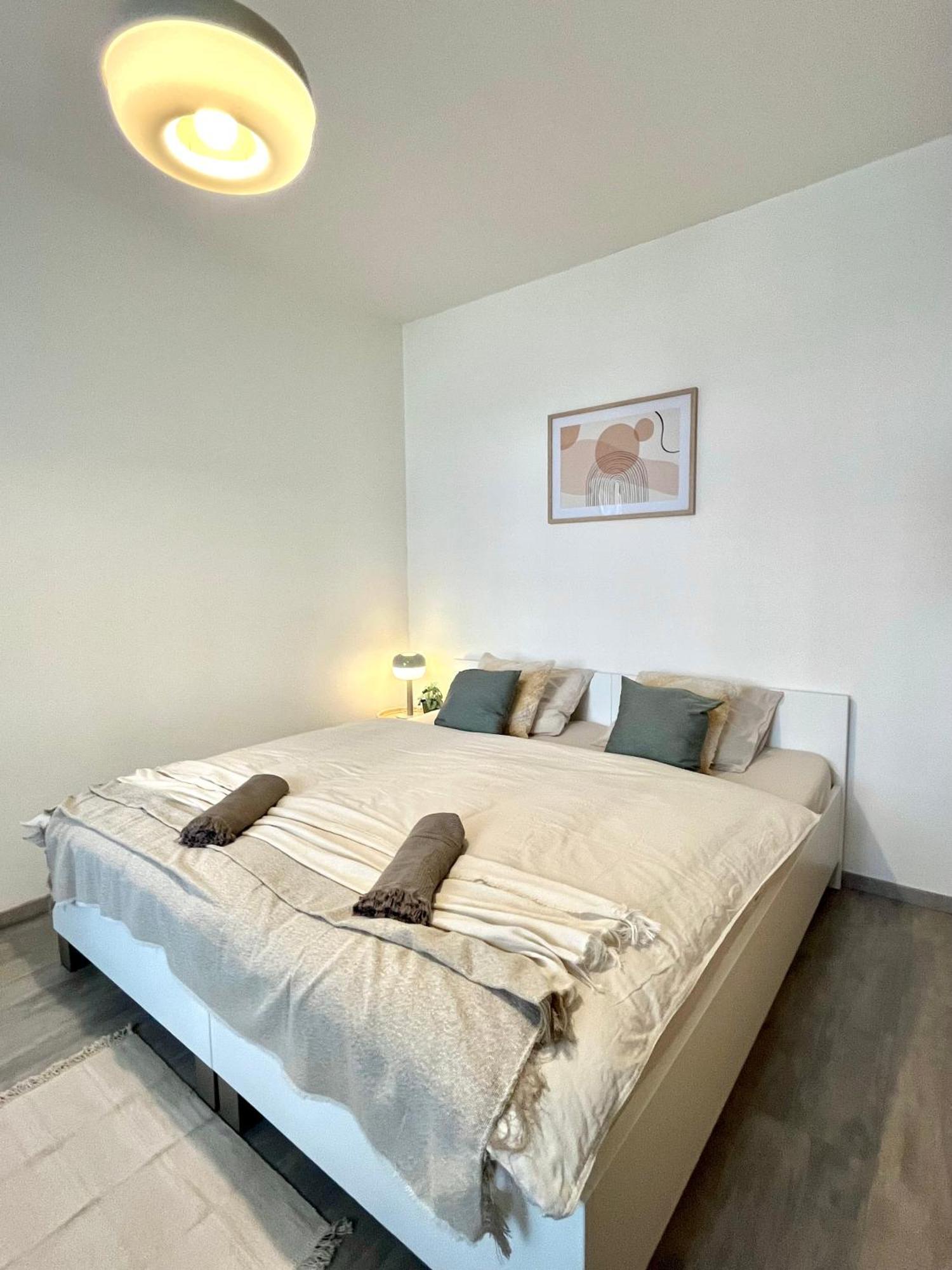 The Elite Suite Downtown 2- Bedroom Apt Ac & Garage Parking Μπρατισλάβα Εξωτερικό φωτογραφία