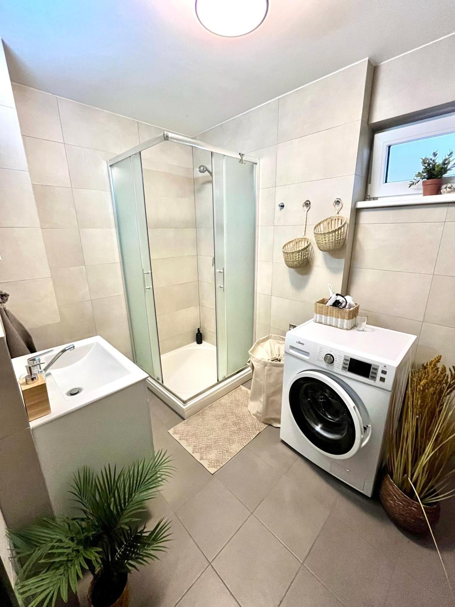 The Elite Suite Downtown 2- Bedroom Apt Ac & Garage Parking Μπρατισλάβα Εξωτερικό φωτογραφία